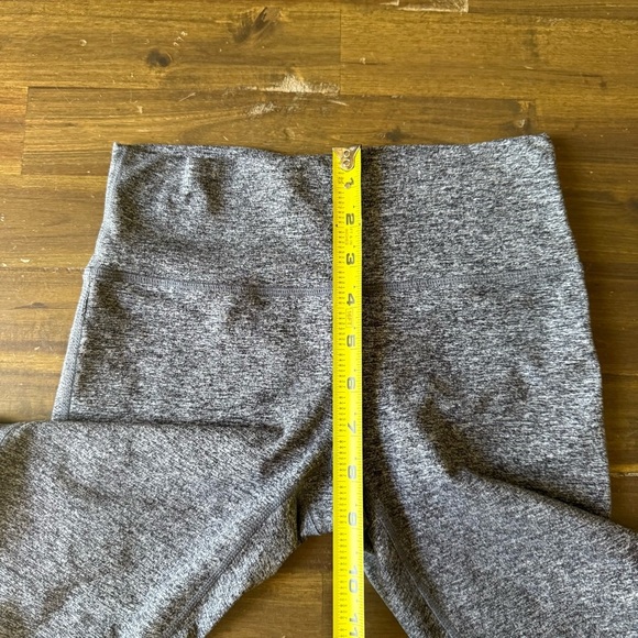Vuori Gray Leggins - Picture 7 of 8